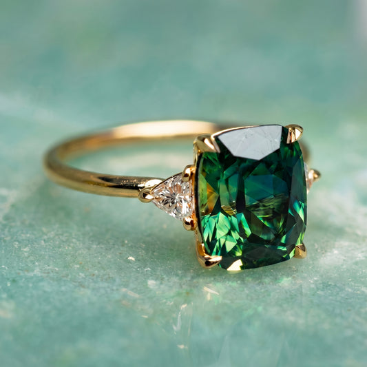 Gloria - Anillo dorado con circonita verde