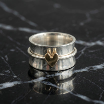 Elisa - Anillo plateado con corazón dorado