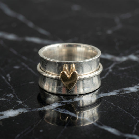 Elisa - Anillo plateado con corazón dorado