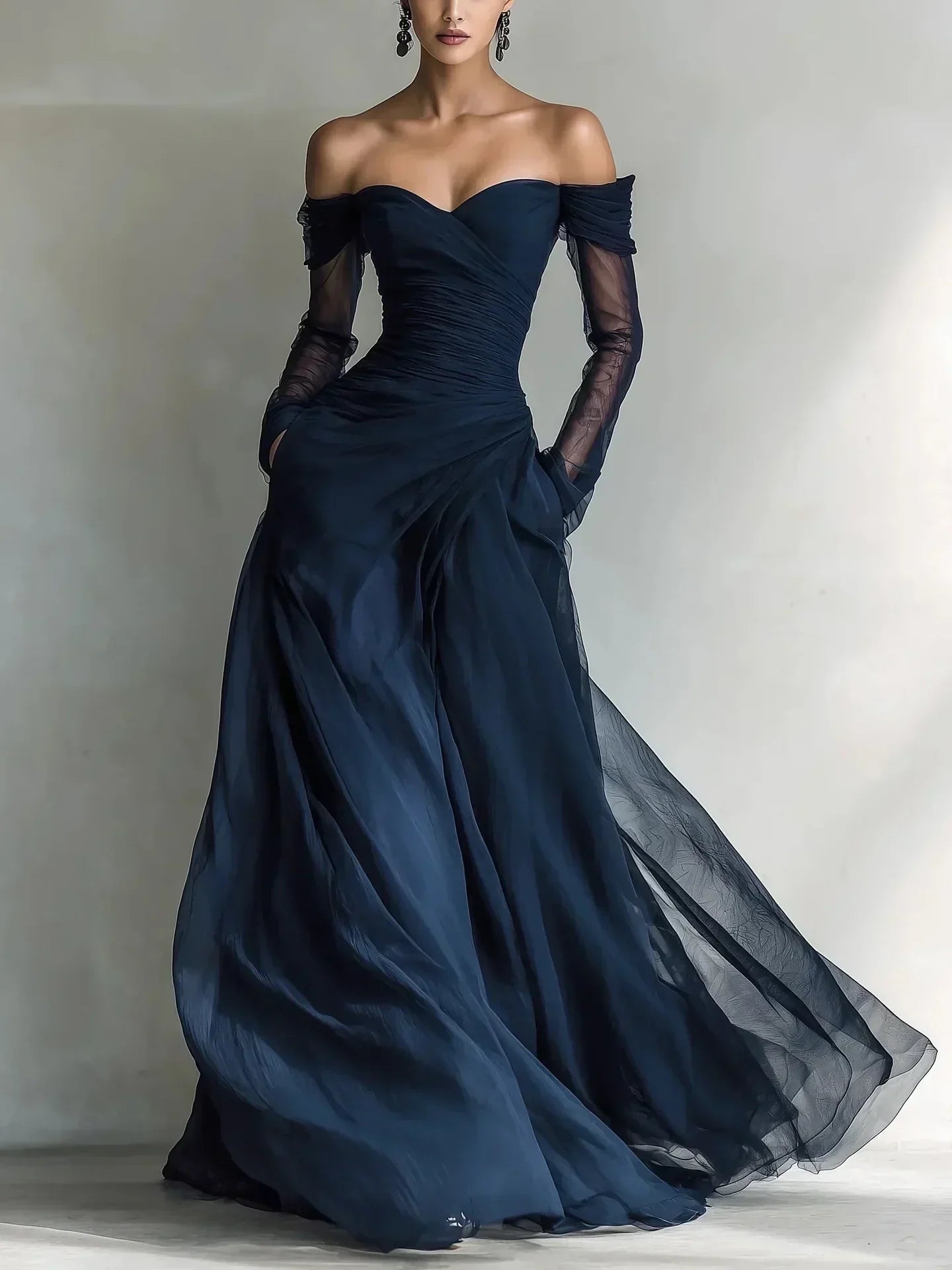 Eleonora™ | Vestido largo con hombros descubiertos e inserciones de encaje