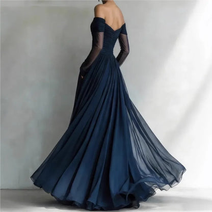 Eleonora™ | Vestido largo con hombros descubiertos e inserciones de encaje