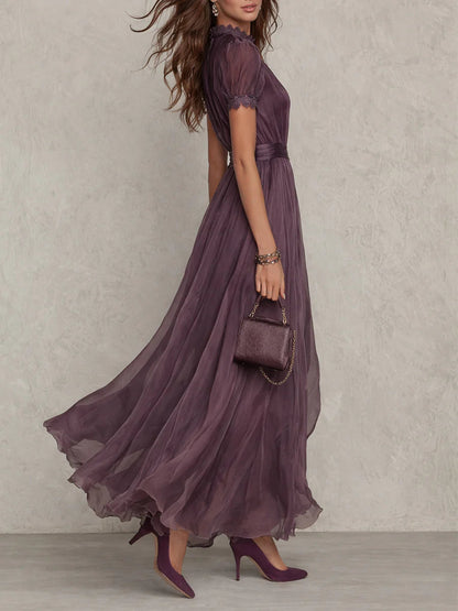 Flavia™ | Vestido largo morado con escote en forma de ojo de cerradura y ribete de encaje de gasa
