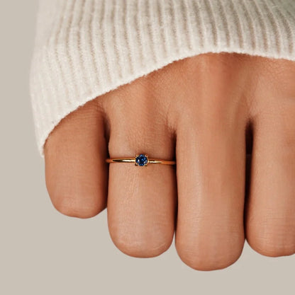 Anillos de oro con piedras de nacimiento