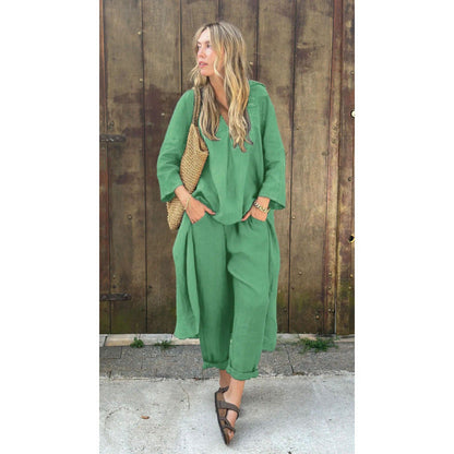 Conjunto de ropa de trabajo: camisa y pantalón holgado de talle alto.