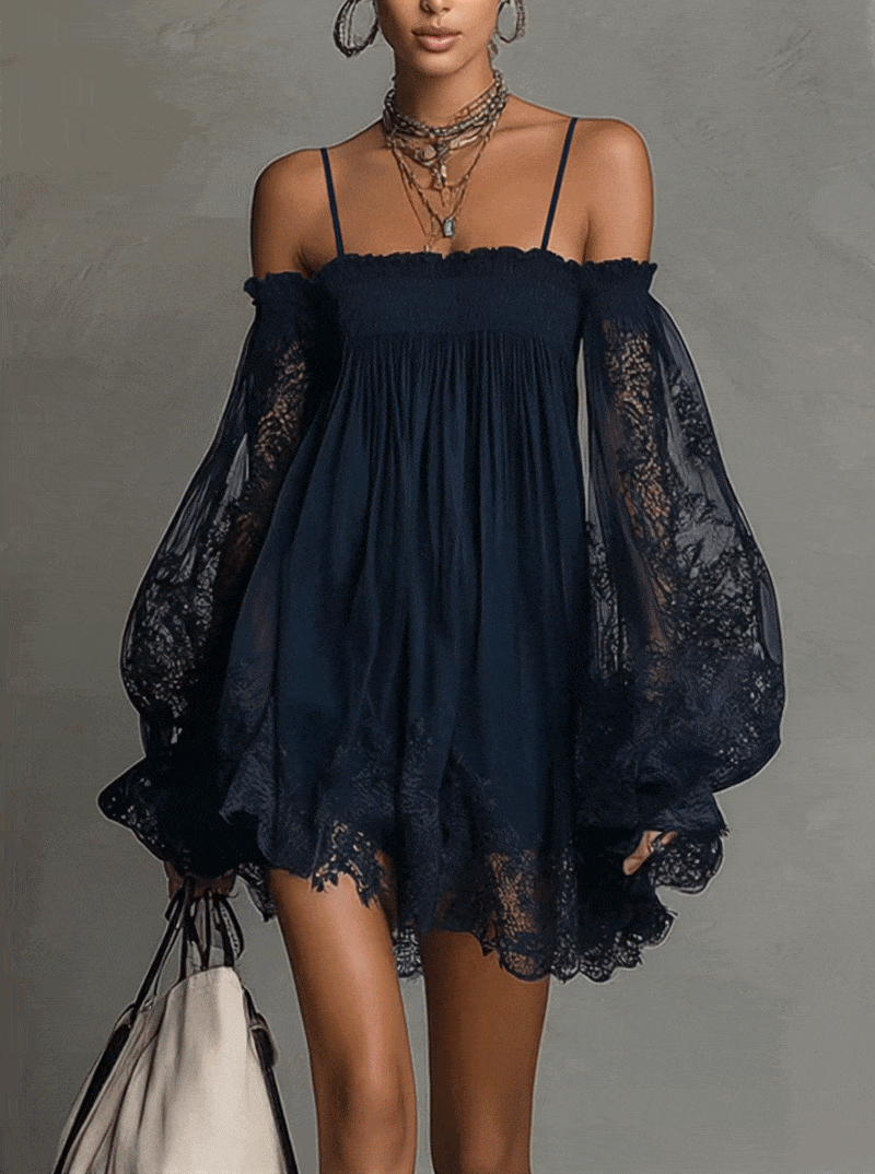 Noemi™ | Minivestido de gasa azul marino con escote de hombros descubiertos, ribete de encaje y mangas transparentes