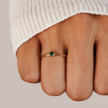 Anillos de oro con piedras de nacimiento