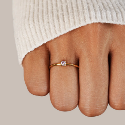 Anillos de oro con piedras de nacimiento