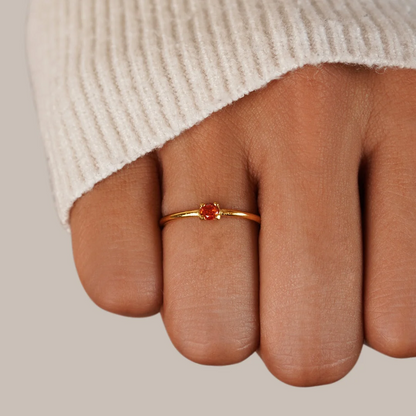 Anillos de oro con piedras de nacimiento