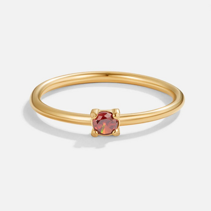 Anillos de oro con piedras de nacimiento