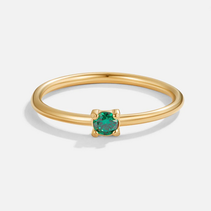 Anillos de oro con piedras de nacimiento
