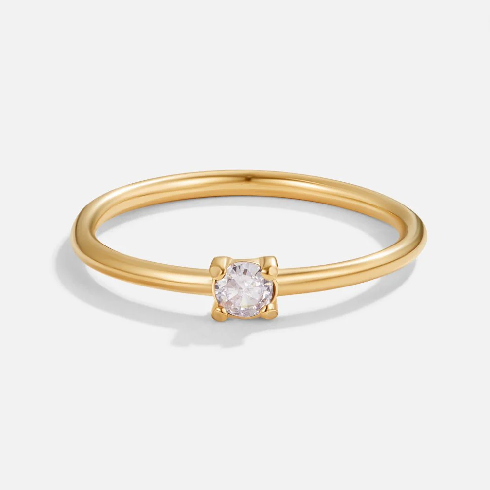Anillos de oro con piedras de nacimiento