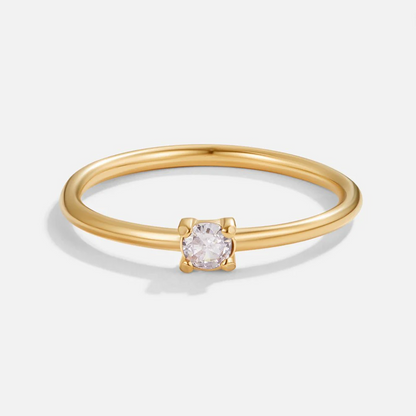 Anillos de oro con piedras de nacimiento