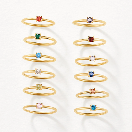 Anillos de oro con piedras de nacimiento